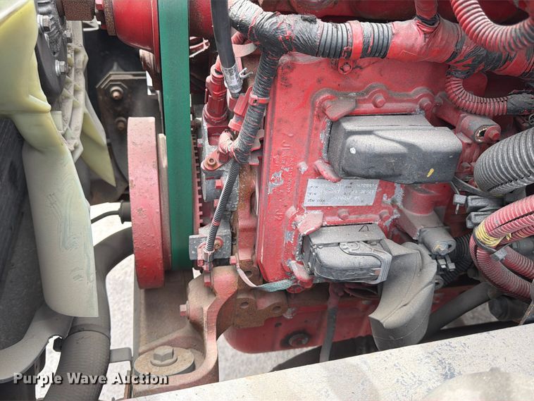 image for item EX0494 2022 International MV607 Crew Cab box truck