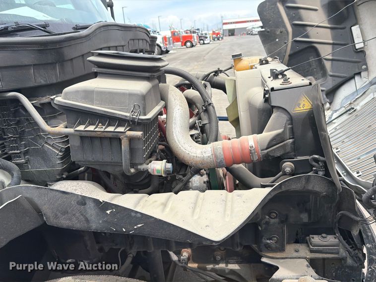image for item EX0494 2022 International MV607 Crew Cab box truck