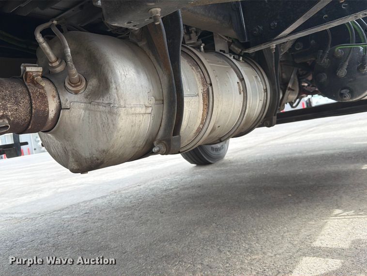 image for item EX0494 2022 International MV607 Crew Cab box truck