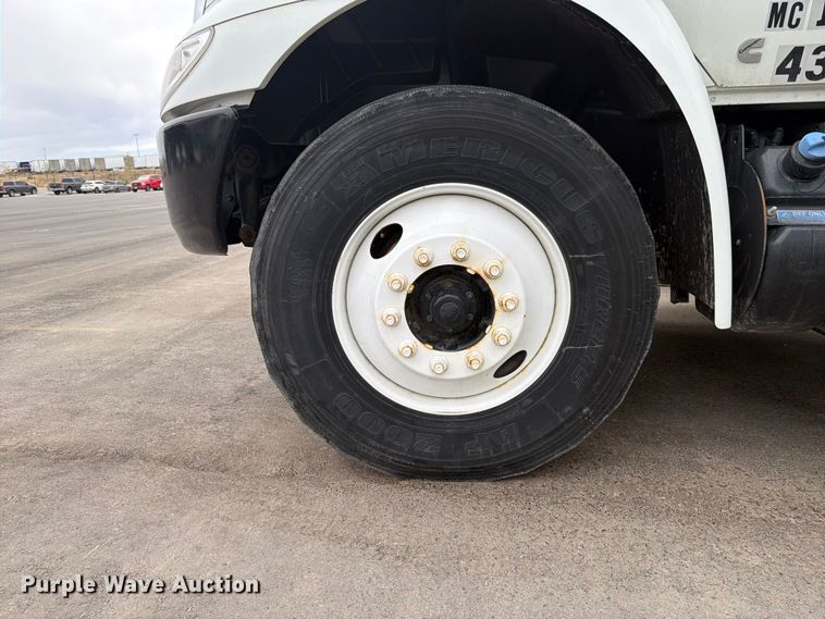 image for item EX0494 2022 International MV607 Crew Cab box truck