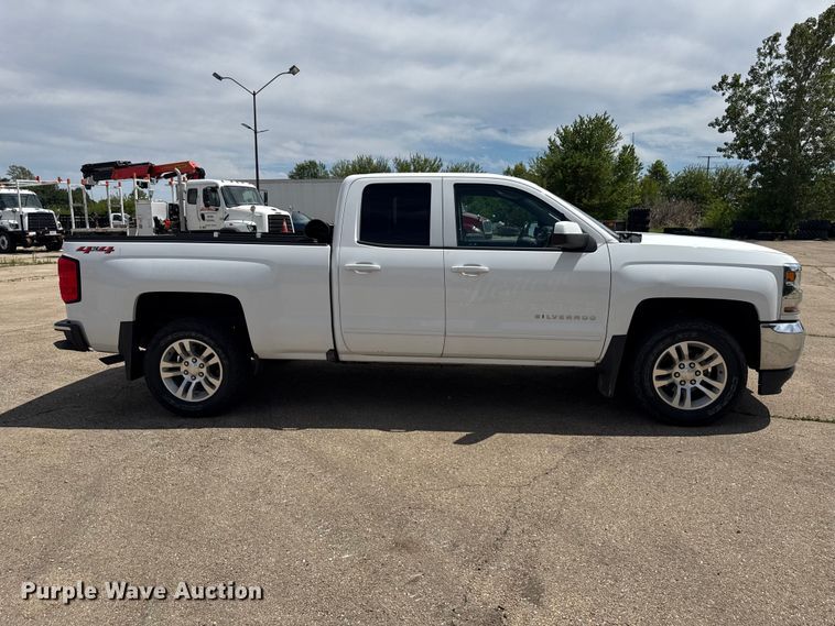 image for item EX4493 2019 Chevrolet Silverado 1500 Ext. Cab pickup truck