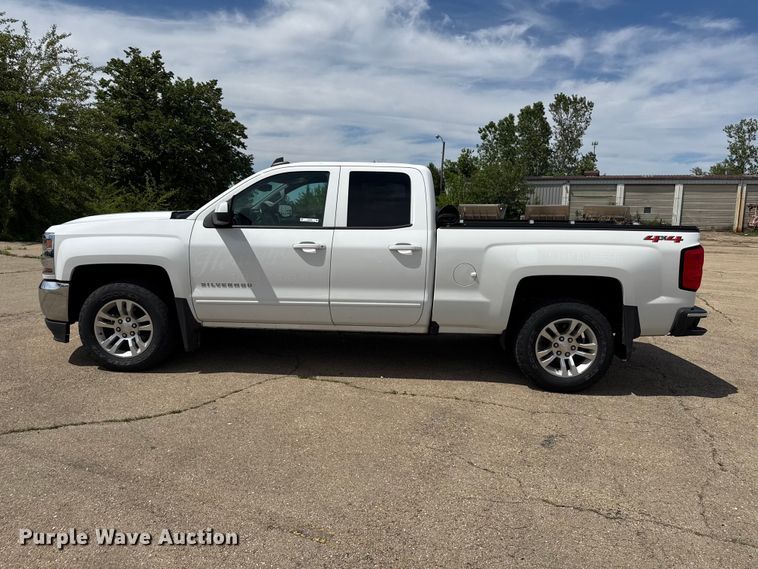 image for item EX4493 2019 Chevrolet Silverado 1500 Ext. Cab pickup truck