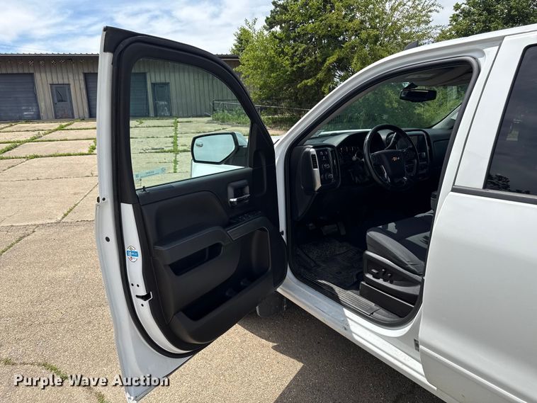image for item EX4493 2019 Chevrolet Silverado 1500 Ext. Cab pickup truck