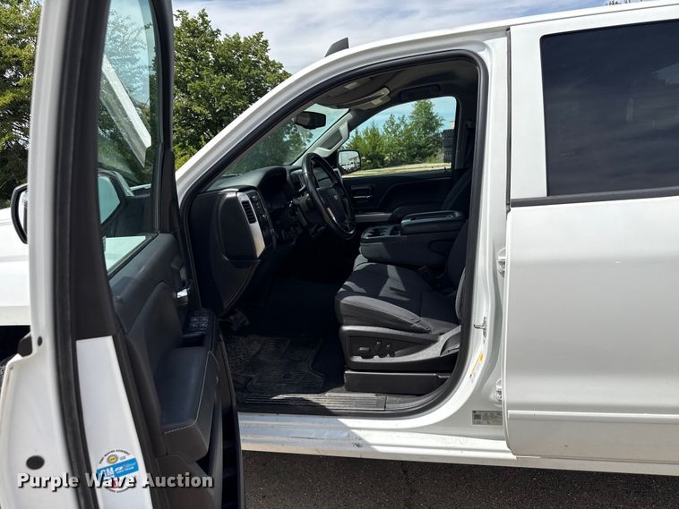 image for item EX4493 2019 Chevrolet Silverado 1500 Ext. Cab pickup truck