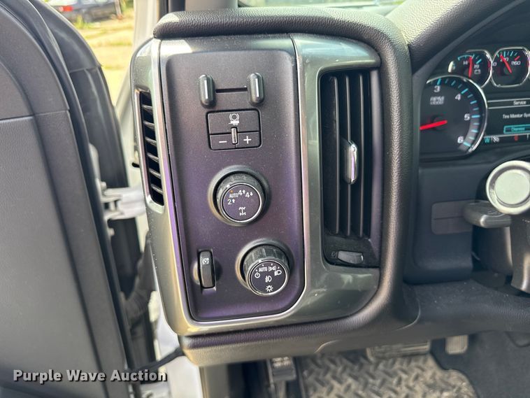 image for item EX4493 2019 Chevrolet Silverado 1500 Ext. Cab pickup truck