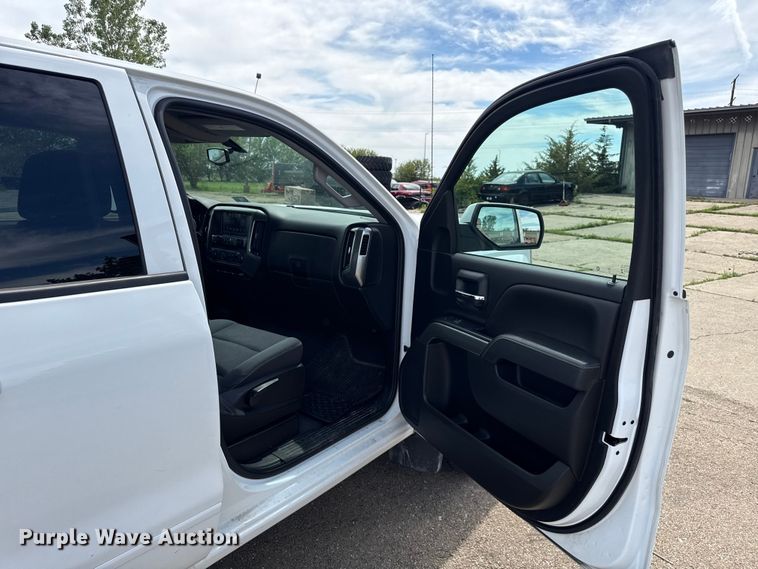 image for item EX4493 2019 Chevrolet Silverado 1500 Ext. Cab pickup truck