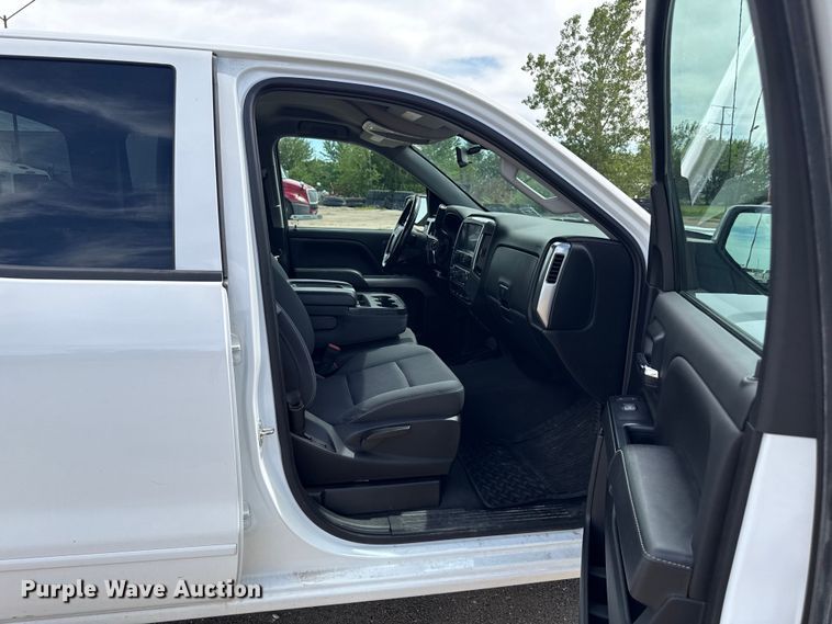 image for item EX4493 2019 Chevrolet Silverado 1500 Ext. Cab pickup truck