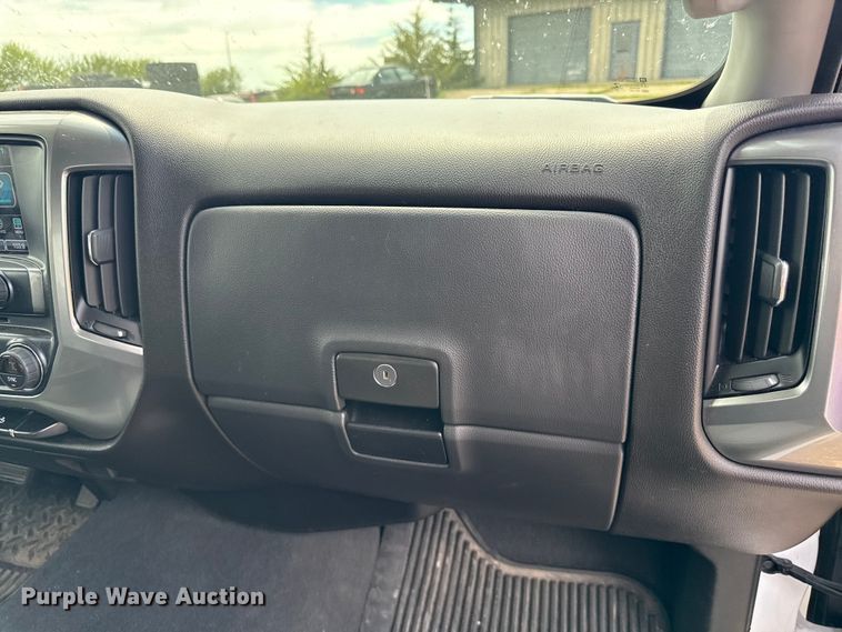 image for item EX4493 2019 Chevrolet Silverado 1500 Ext. Cab pickup truck