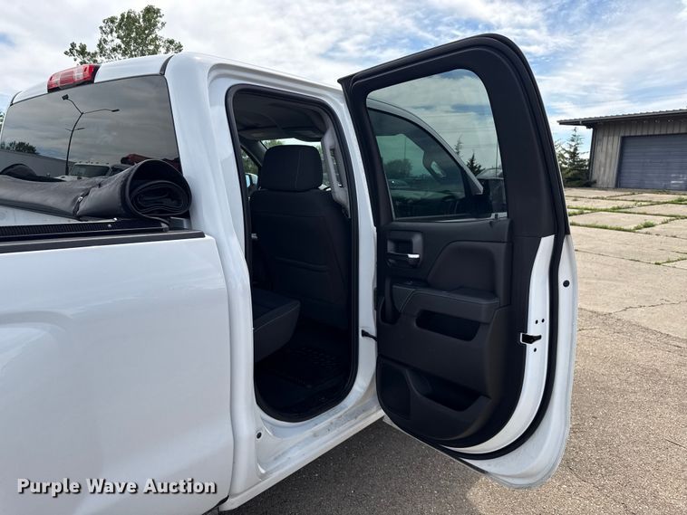 image for item EX4493 2019 Chevrolet Silverado 1500 Ext. Cab pickup truck