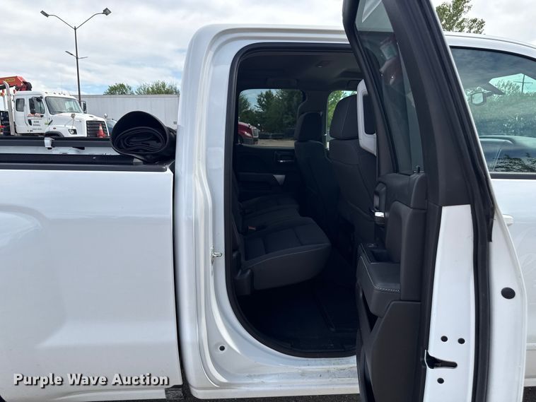 image for item EX4493 2019 Chevrolet Silverado 1500 Ext. Cab pickup truck