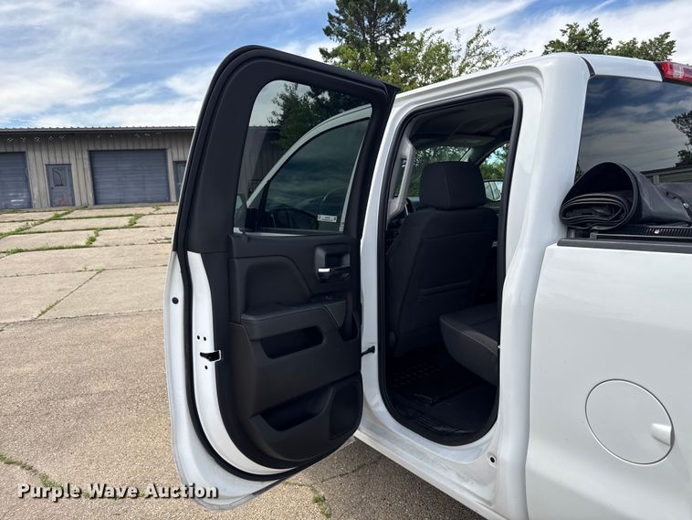 image for item EX4493 2019 Chevrolet Silverado 1500 Ext. Cab pickup truck