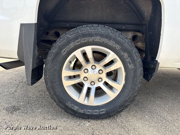 image for item EX4493 2019 Chevrolet Silverado 1500 Ext. Cab pickup truck
