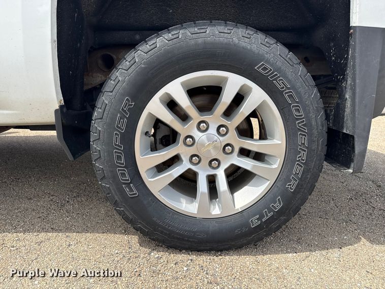 image for item EX4493 2019 Chevrolet Silverado 1500 Ext. Cab pickup truck