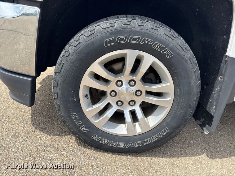 image for item EX4493 2019 Chevrolet Silverado 1500 Ext. Cab pickup truck