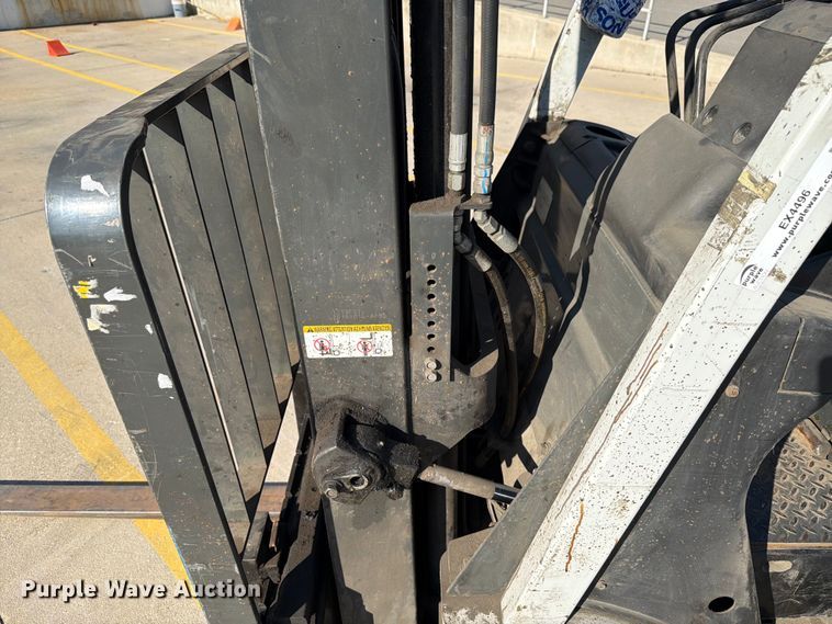 image for item EX4496 2016 UniCarriers CFS40 forklift