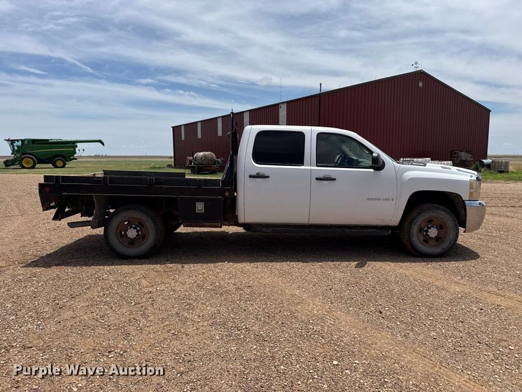 image for item FB6734 2009 Chevrolet Silverado 2500HD Crew Cab flatbed pickup truck