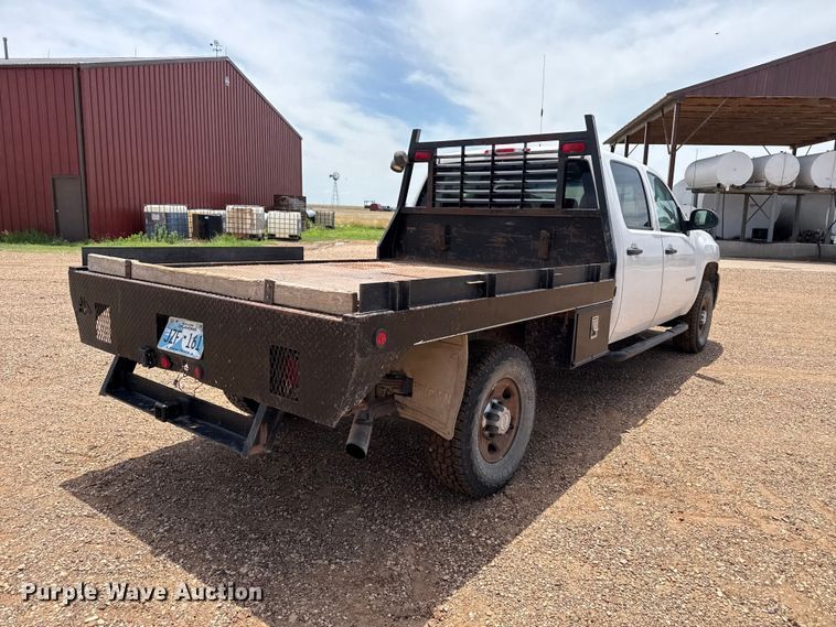 image for item FB6734 2009 Chevrolet Silverado 2500HD Crew Cab flatbed pickup truck