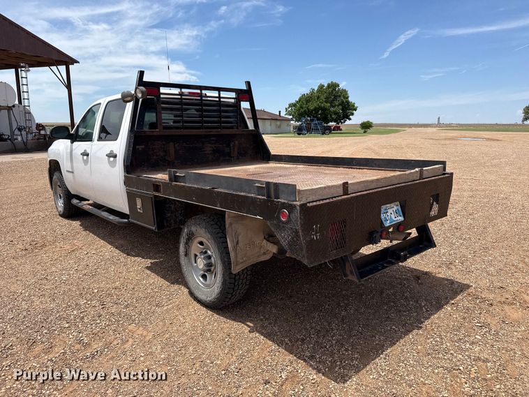 image for item FB6734 2009 Chevrolet Silverado 2500HD Crew Cab flatbed pickup truck