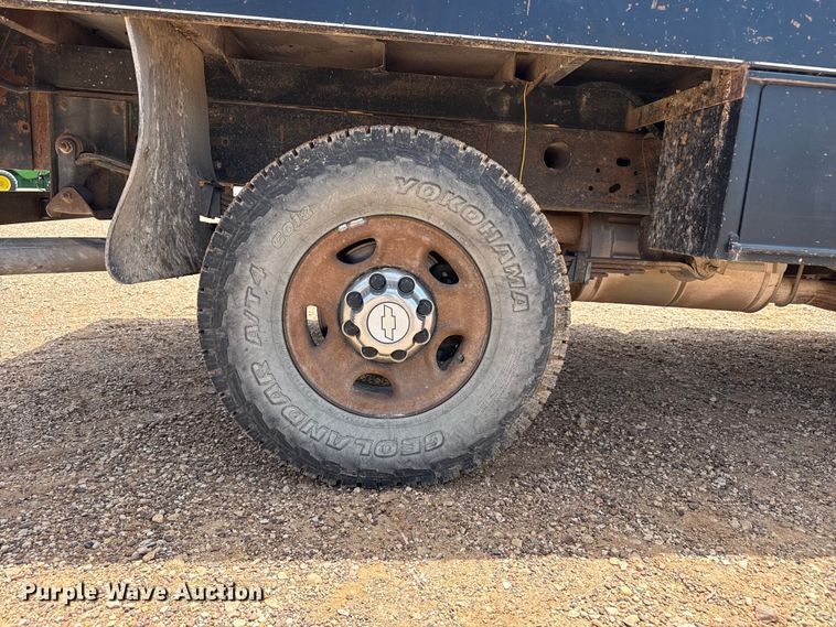image for item FB6734 2009 Chevrolet Silverado 2500HD Crew Cab flatbed pickup truck