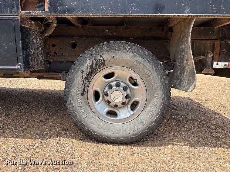 image for item FB6734 2009 Chevrolet Silverado 2500HD Crew Cab flatbed pickup truck