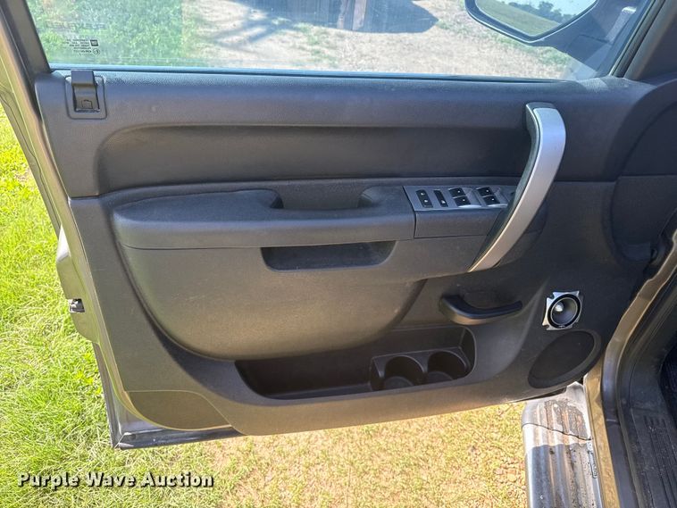image for item FB6736 2012 GMC Sierra 1500 Crew Cab pickup truck
