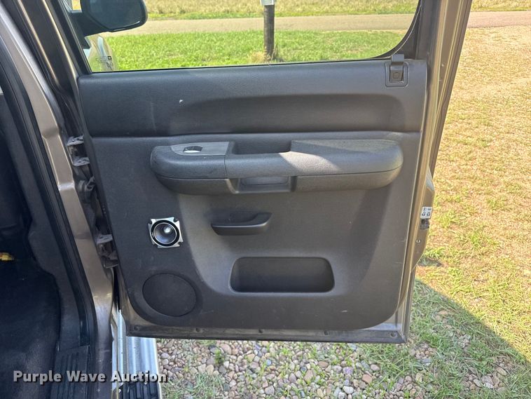 image for item FB6736 2012 GMC Sierra 1500 Crew Cab pickup truck