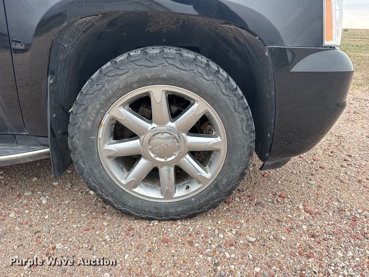 image for item FB7438 2012 GMC Yukon SUV