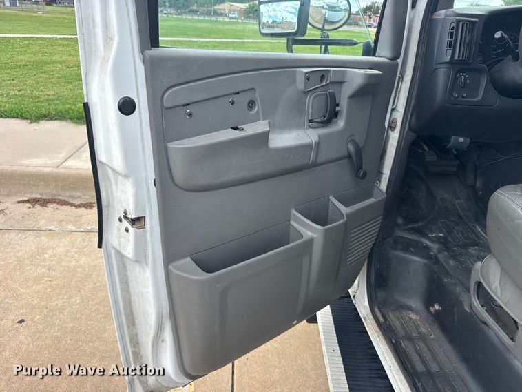 image for item FB7452 2003 Chevrolet Express school bus