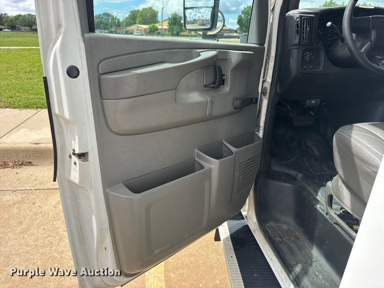 image for item FB7453 2003 Chevrolet Express school bus