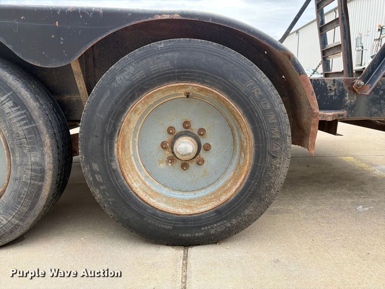 image for item FB7458 2001 Supe equipment trailer