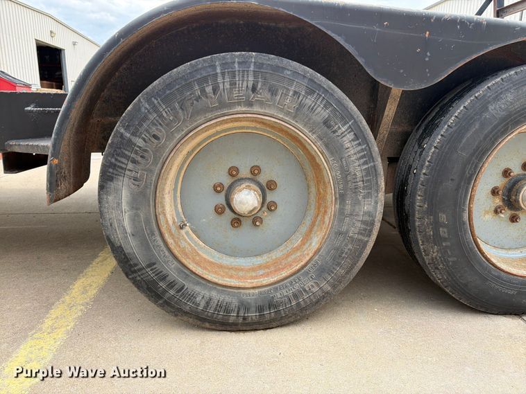 image for item FB7458 2001 Supe equipment trailer