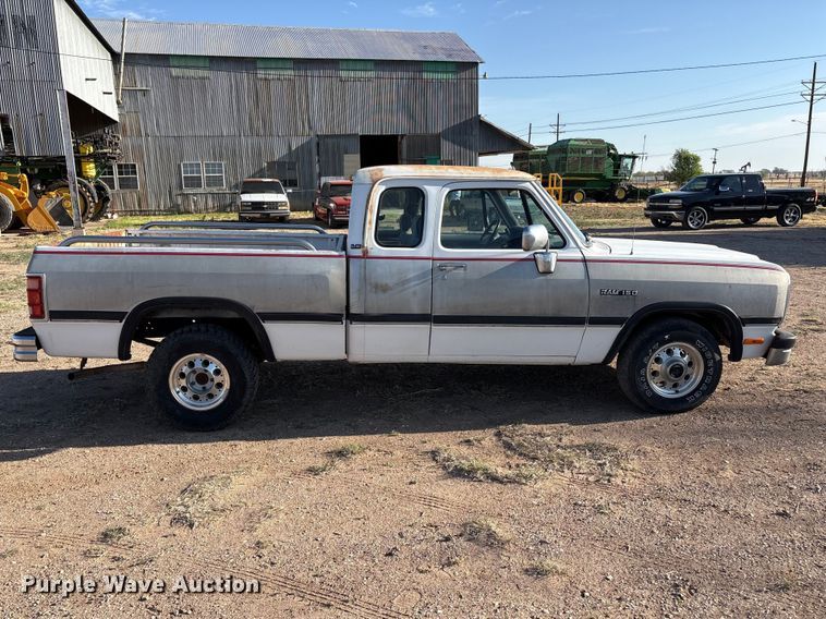 image for item FC2160 1991 Dodge D150 Ext. Cab pickup truck