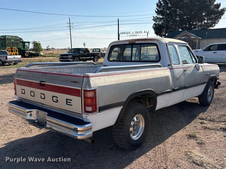 image for item FC2160 1991 Dodge D150 Ext. Cab pickup truck