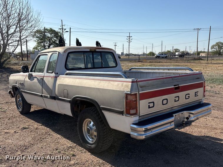 image for item FC2160 1991 Dodge D150 Ext. Cab pickup truck