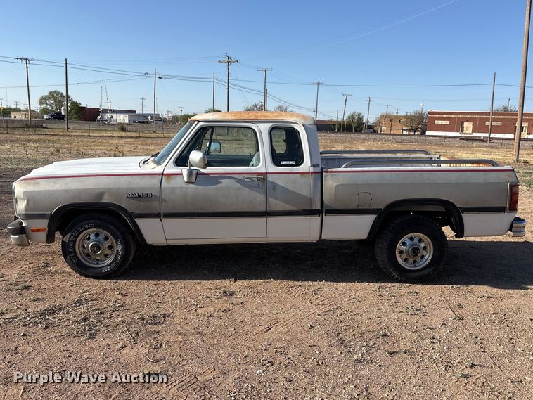 image for item FC2160 1991 Dodge D150 Ext. Cab pickup truck