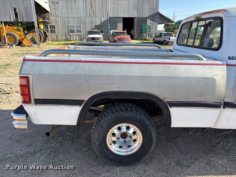 image for item FC2160 1991 Dodge D150 Ext. Cab pickup truck