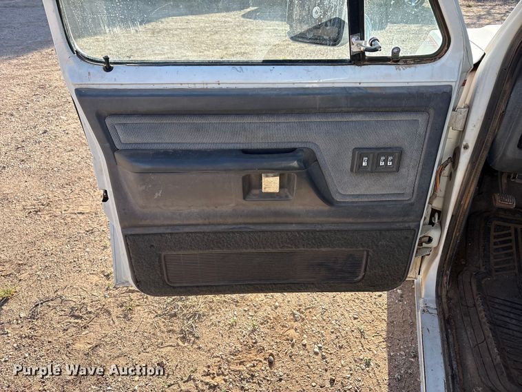 image for item FC2160 1991 Dodge D150 Ext. Cab pickup truck