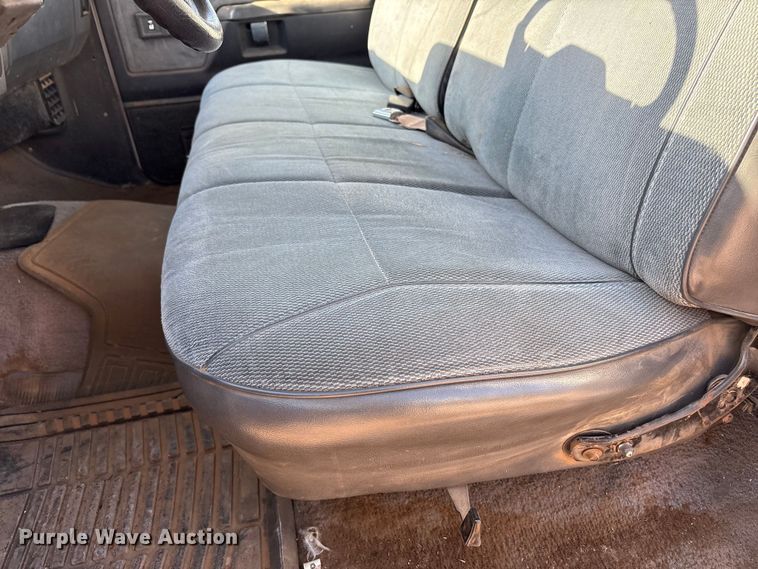 image for item FC2160 1991 Dodge D150 Ext. Cab pickup truck