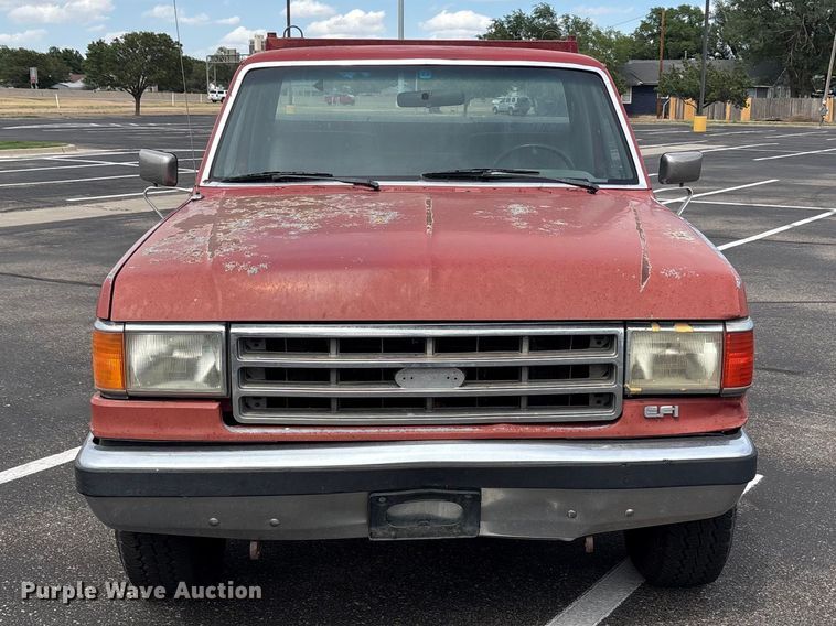 image for item FC2363 1990 Ford F250 flatbed pickup truck