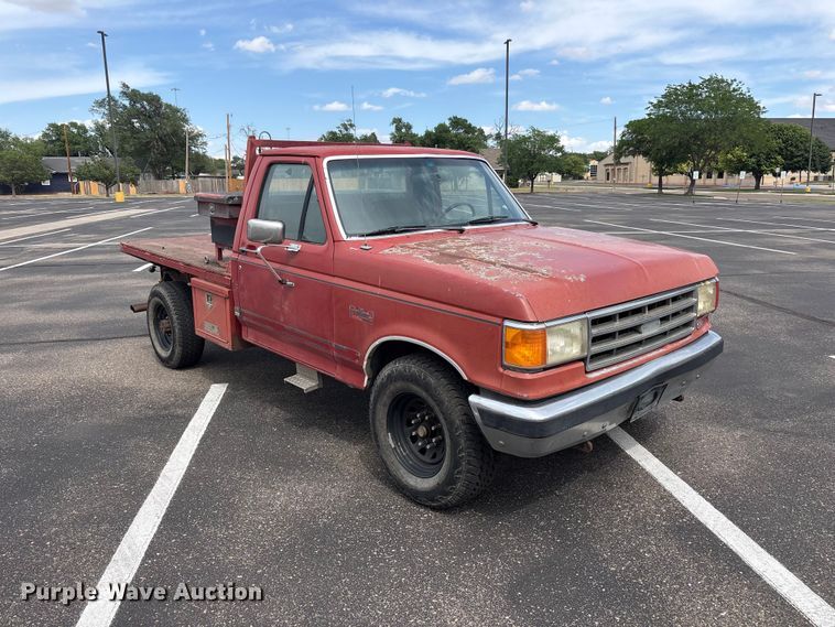 image for item FC2363 1990 Ford F250 flatbed pickup truck