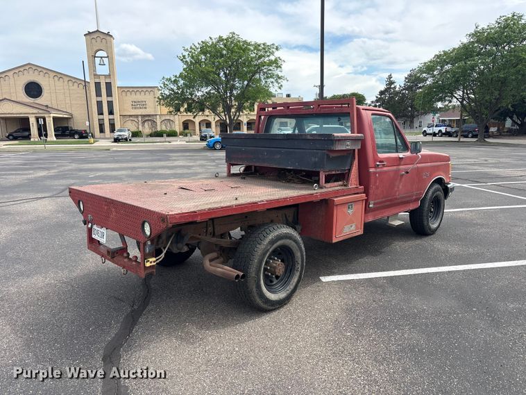 image for item FC2363 1990 Ford F250 flatbed pickup truck