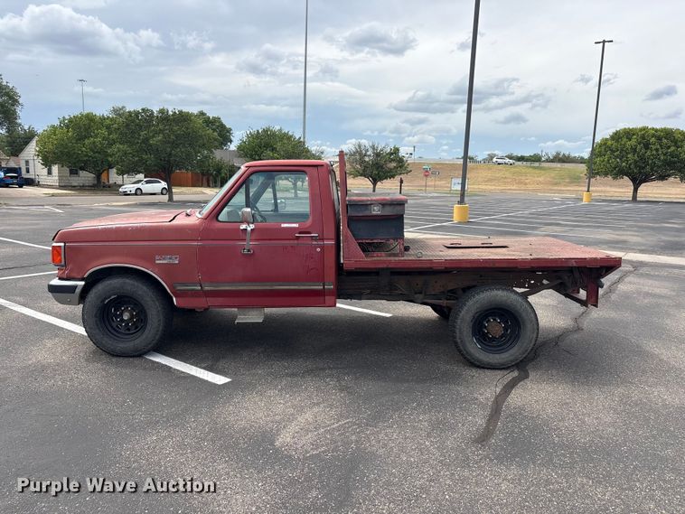 image for item FC2363 1990 Ford F250 flatbed pickup truck