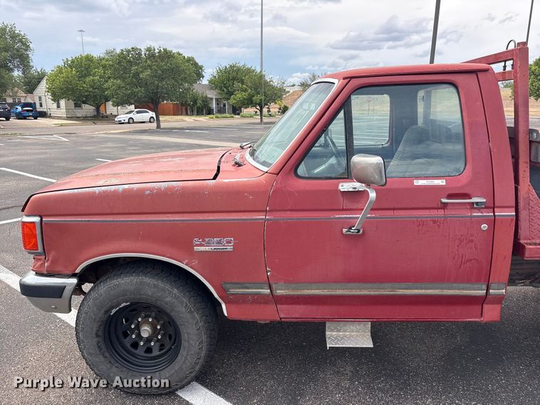image for item FC2363 1990 Ford F250 flatbed pickup truck