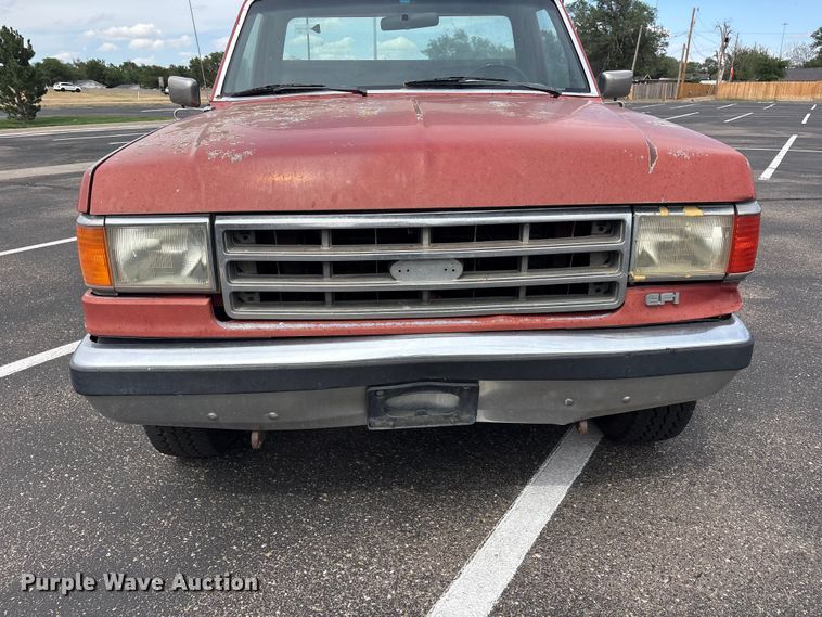 image for item FC2363 1990 Ford F250 flatbed pickup truck