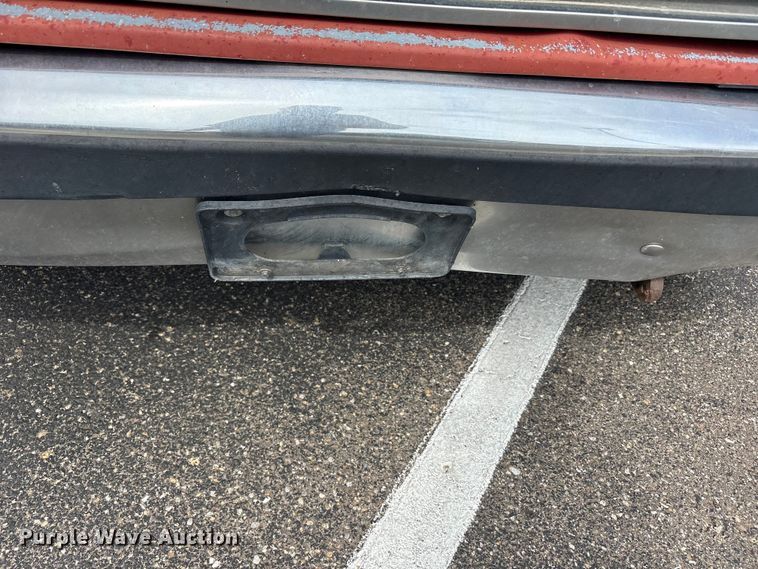image for item FC2363 1990 Ford F250 flatbed pickup truck