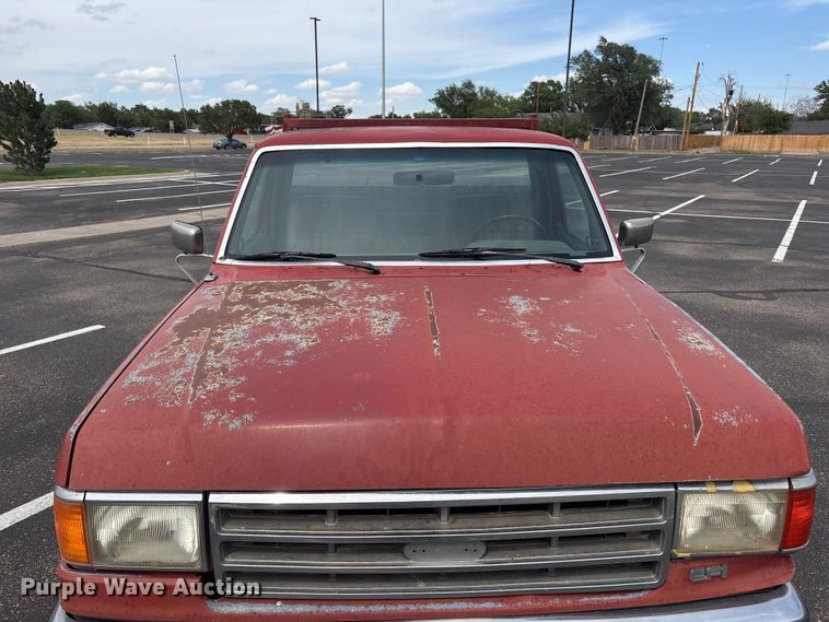 image for item FC2363 1990 Ford F250 flatbed pickup truck