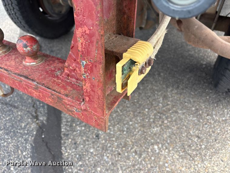 image for item FC2363 1990 Ford F250 flatbed pickup truck