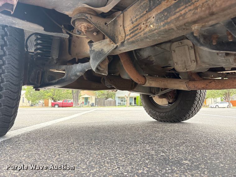 image for item FC2363 1990 Ford F250 flatbed pickup truck