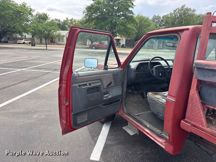 image for item FC2363 1990 Ford F250 flatbed pickup truck
