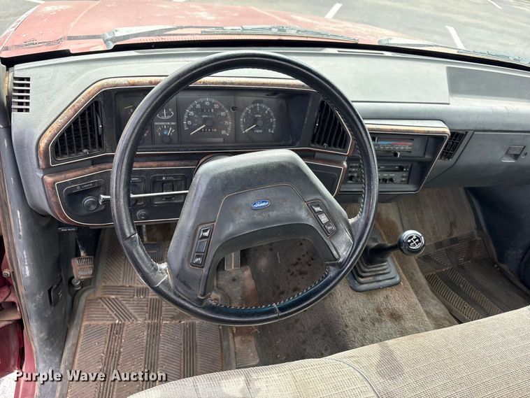 image for item FC2363 1990 Ford F250 flatbed pickup truck